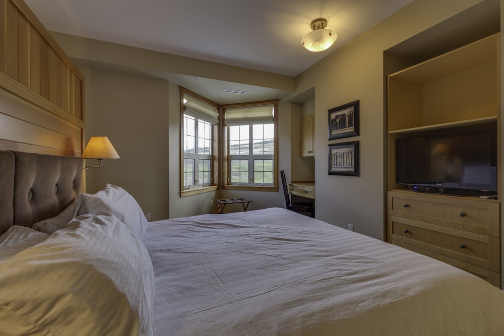 2 Bedrooms, Lodge, King and Twin Beds