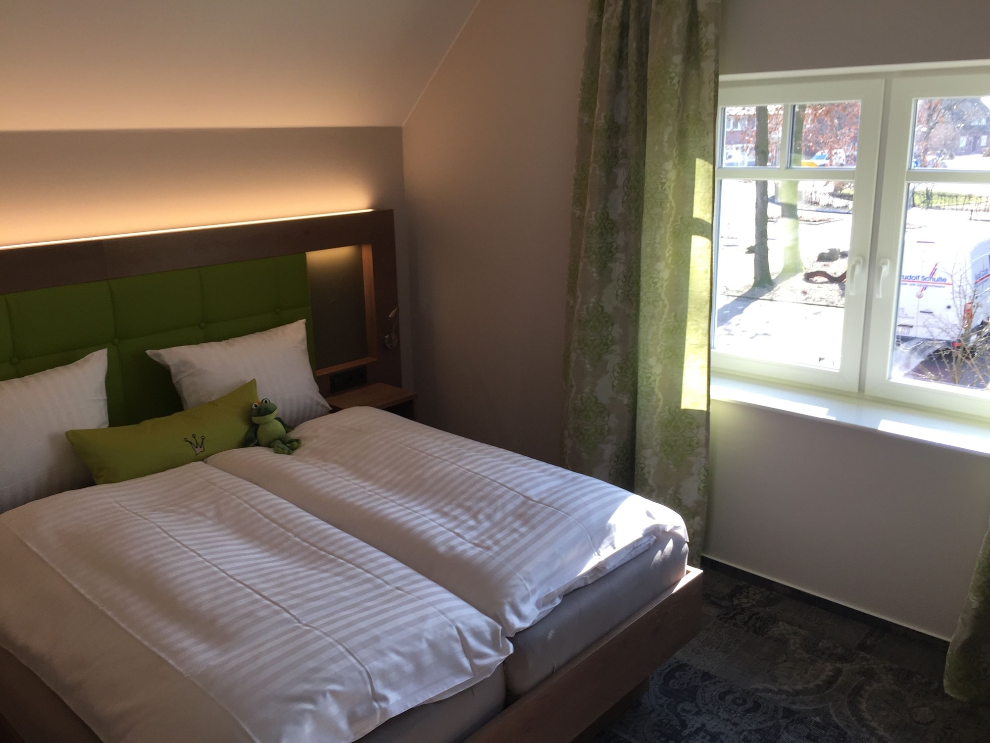 PREMIUM, DOUBLE BED, RESORT VIEW