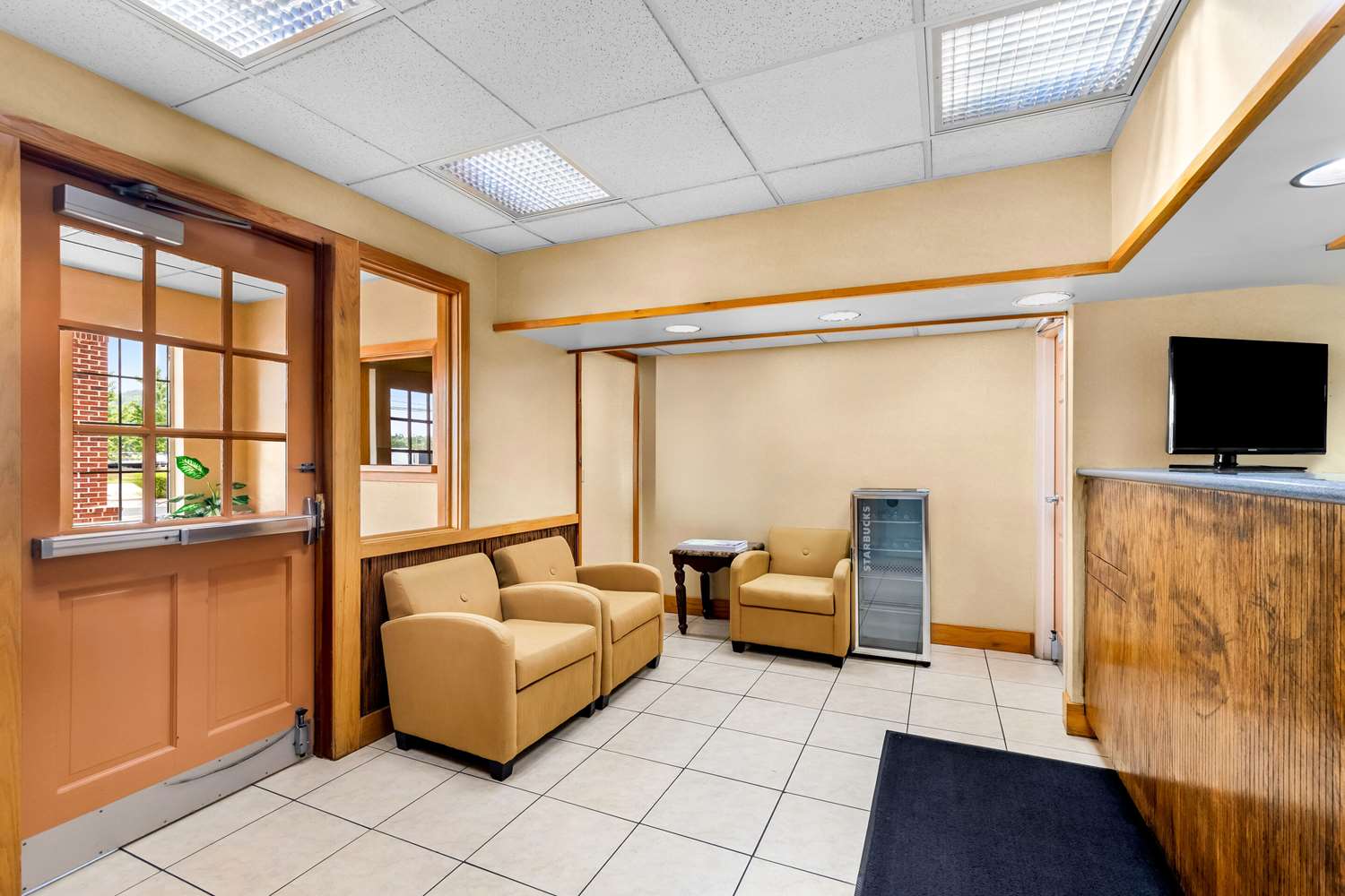 Suburban Studios Chattanooga Northeast - Ooltewah 8/29