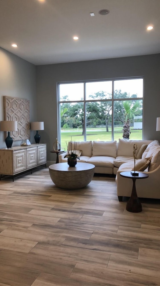 Oasis Resort Gulfport 25/32