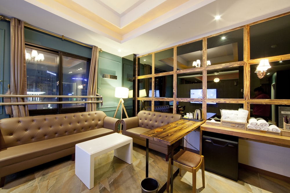 Hotel 109 51/73