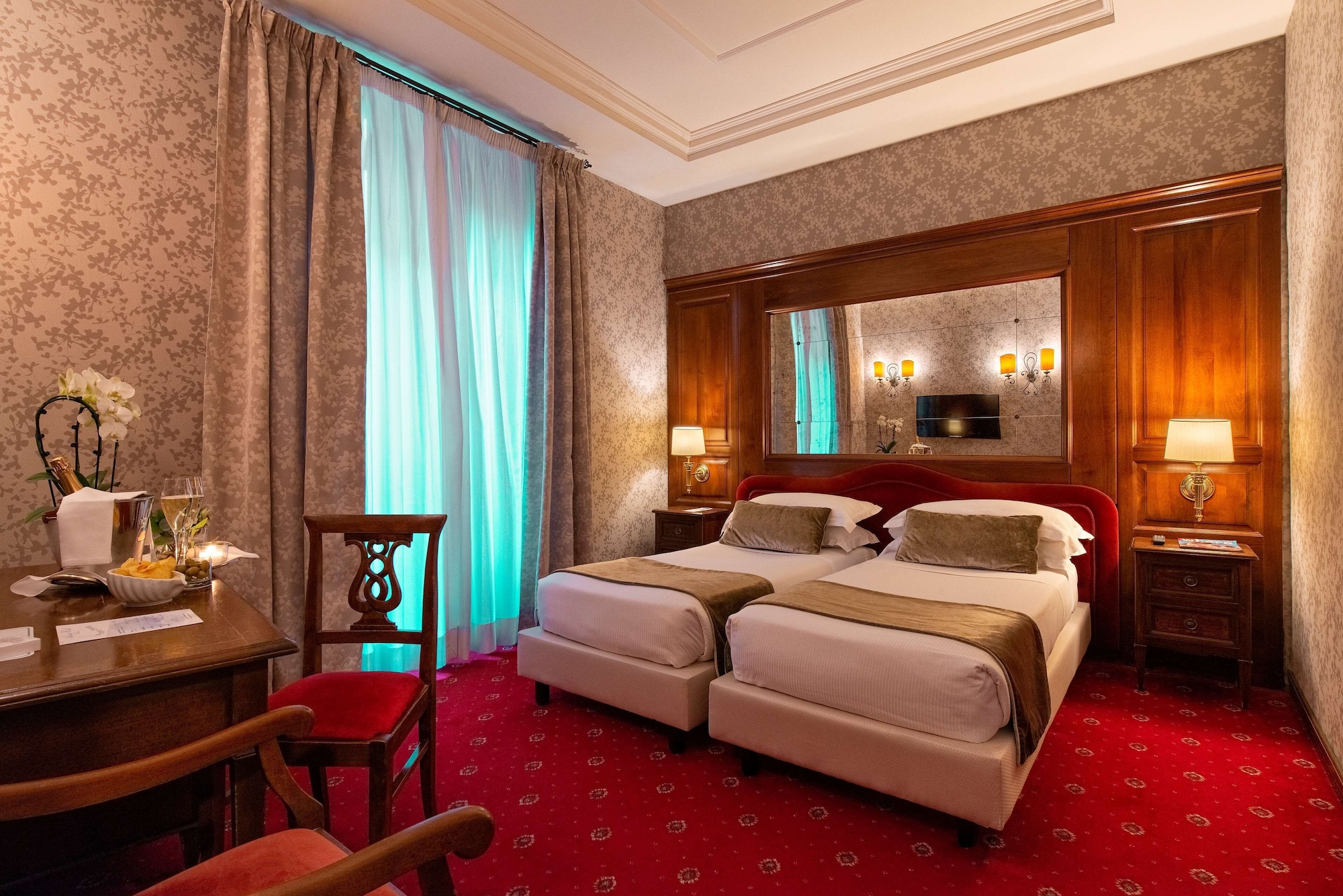 DELUXE, DOUBLE OR TWIN BED