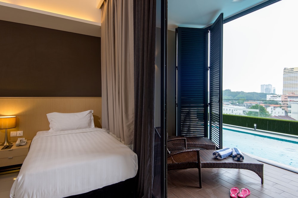 Suite, Twin Beds, City View, Pool Side