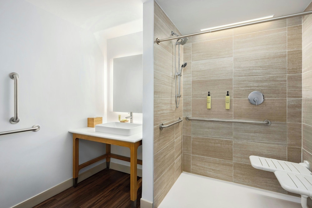 Element Savannah Midtown 38/40