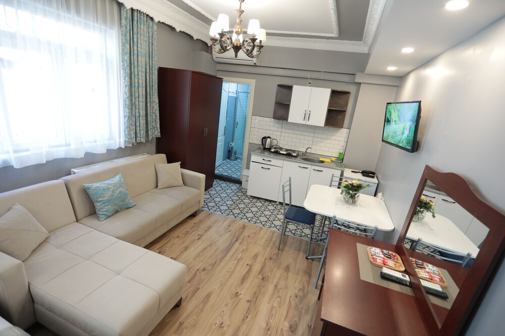 White Pearl Apart 16/45
