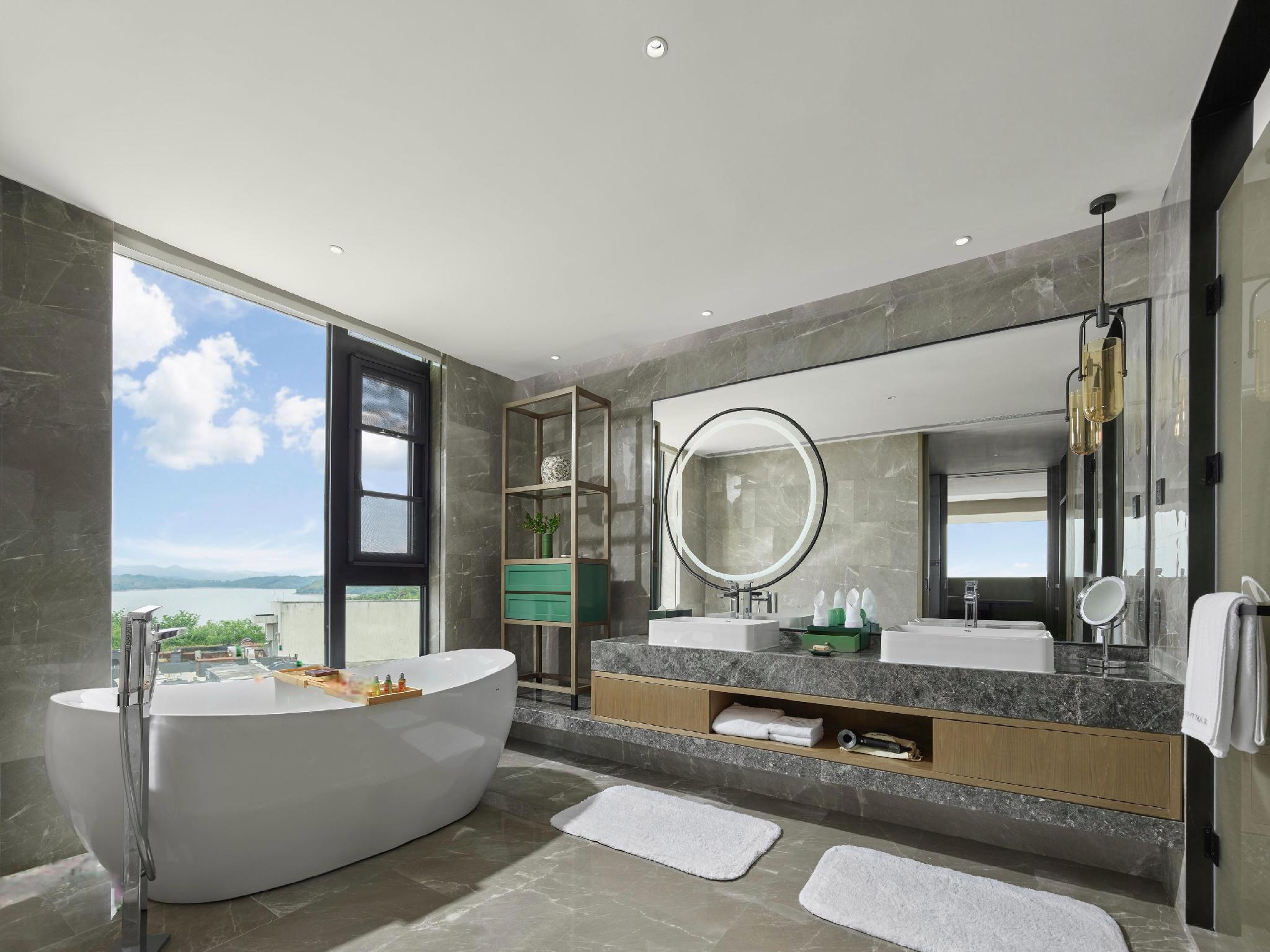 Hentique Resort & Spa 52/53