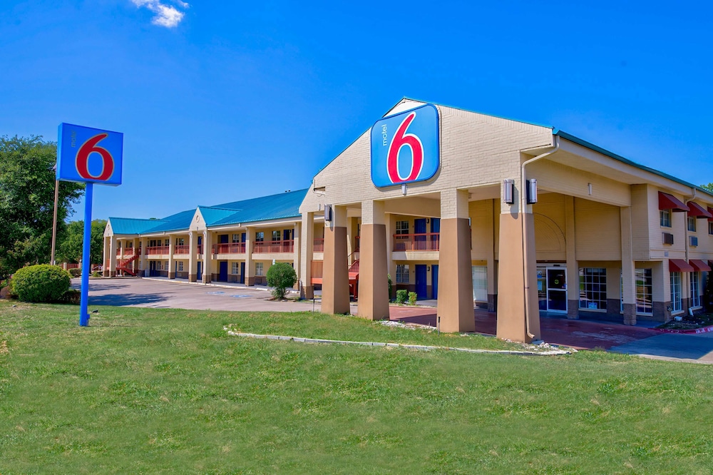 Motel6 Arlington, TX 53/58