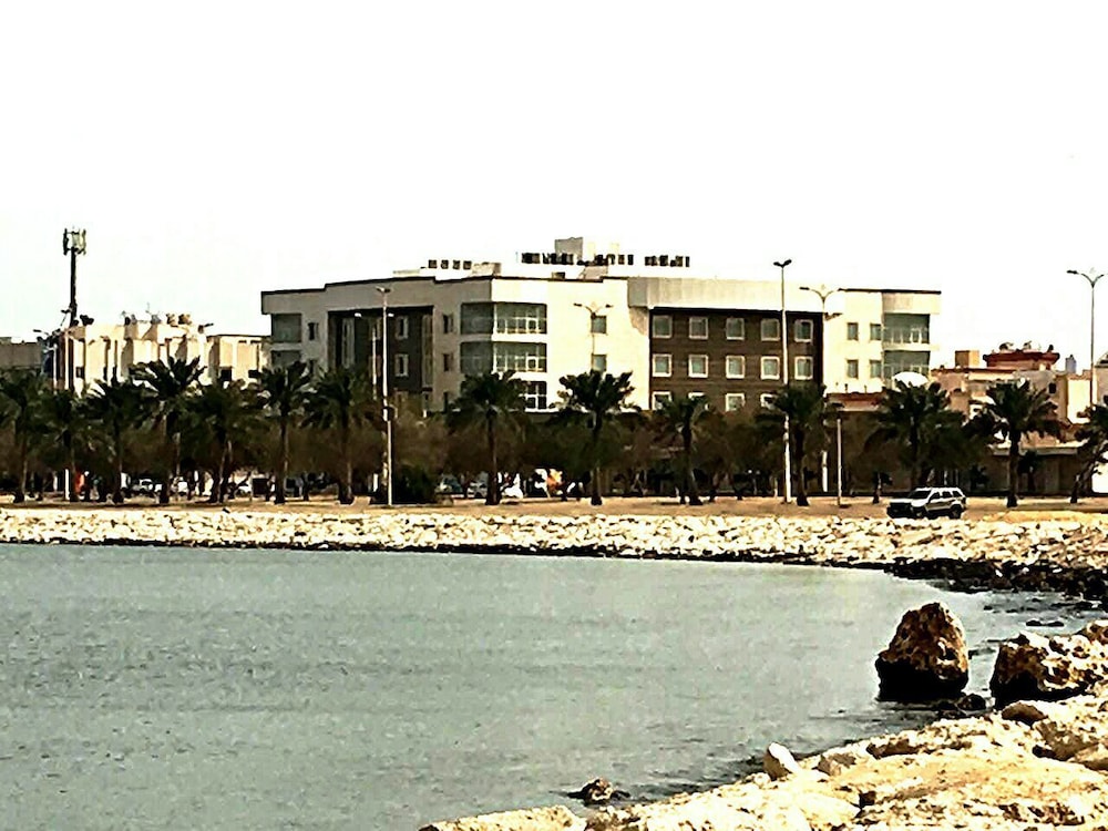 Golden Garden Al Corniche 44/50