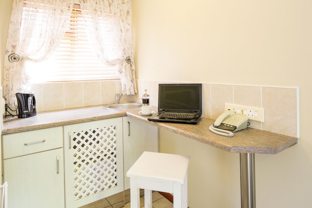 Kingfisher Guesthouse 50/50