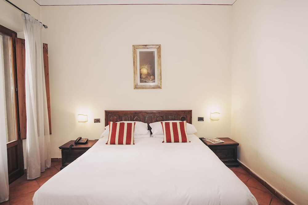 SUPERIOR, DOUBLE OR TWIN BED