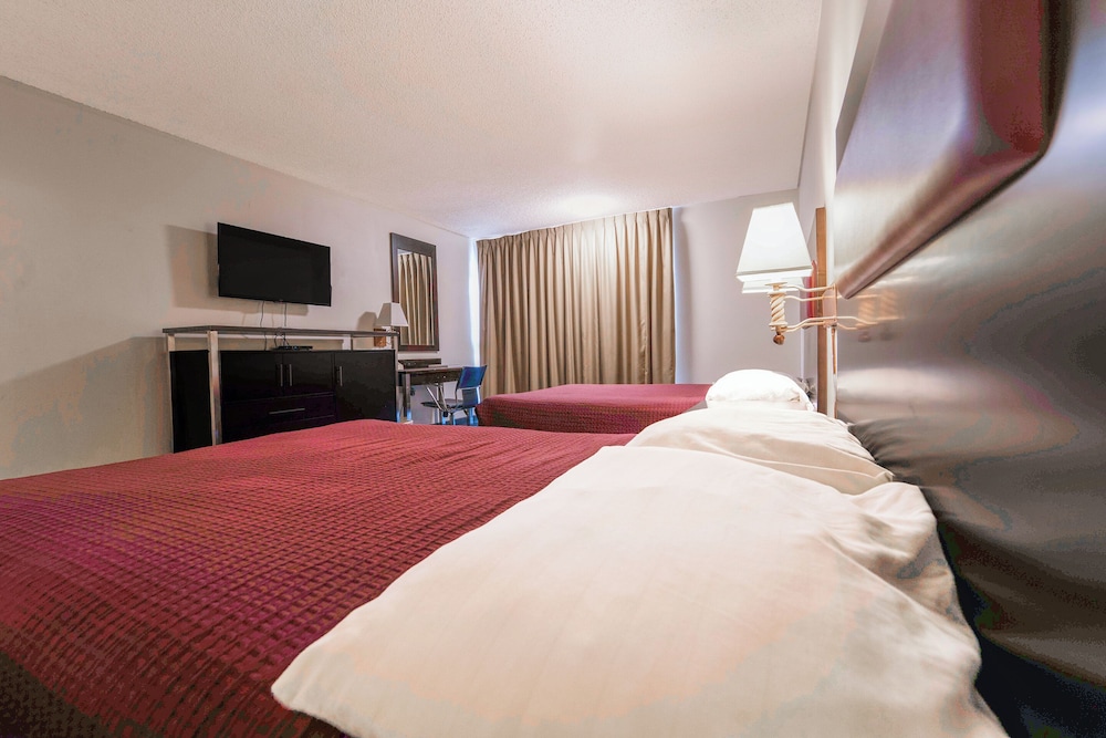 Royal Plaza Inn Indio 26/61