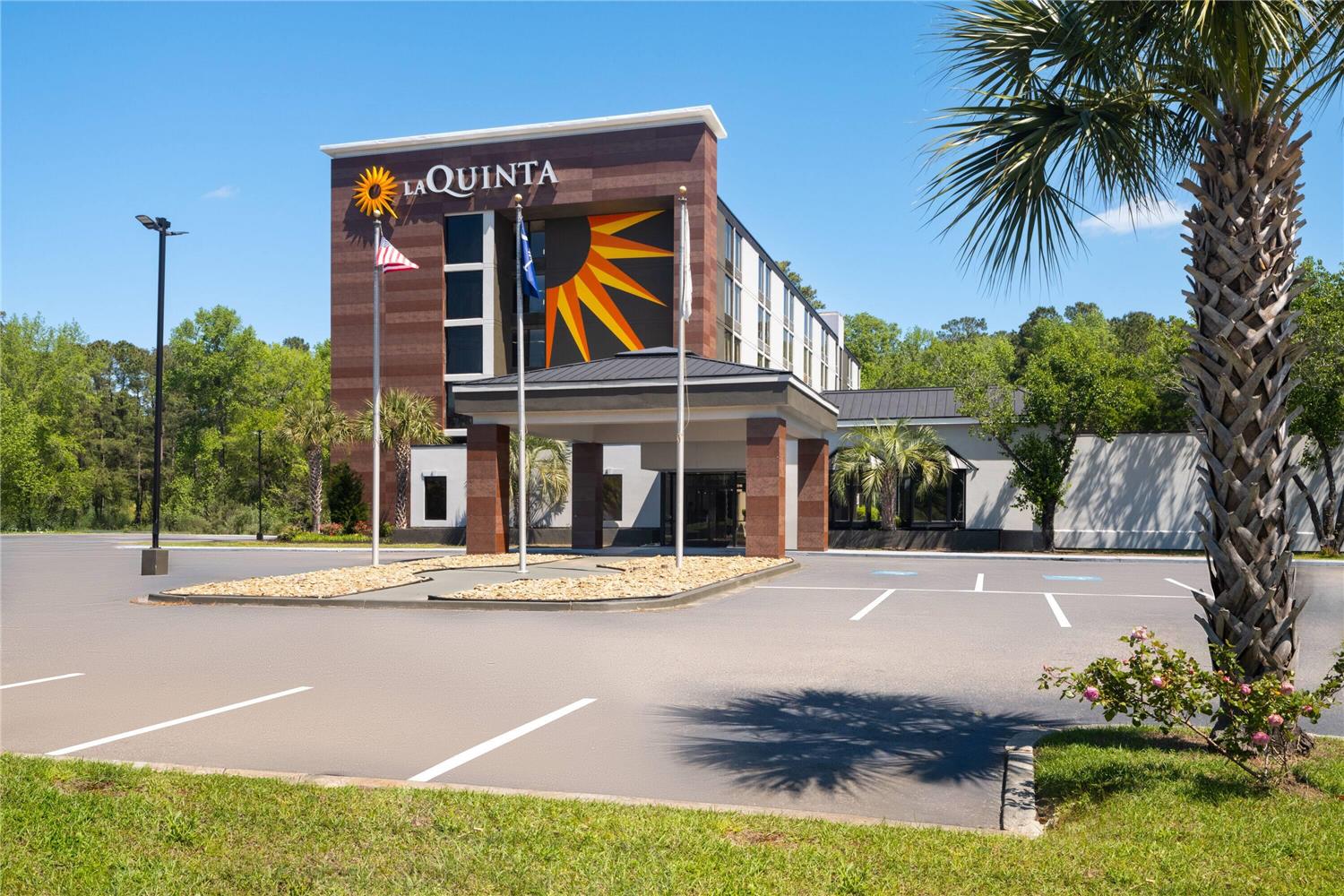 La Quinta Inn & Suites by Wyndham Myrtle Beach 25/26