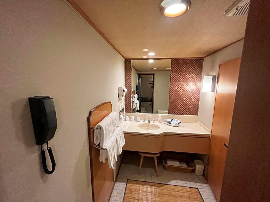 Jasmac Plaza Hotel 45/46