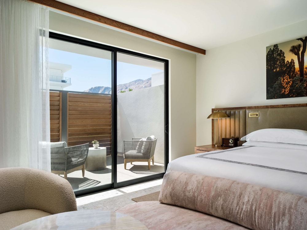 Palm, Courtyard, Suite, King Bed