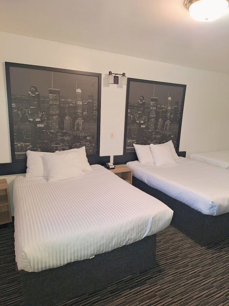 ROOM, 2 DOUBLE BEDS
