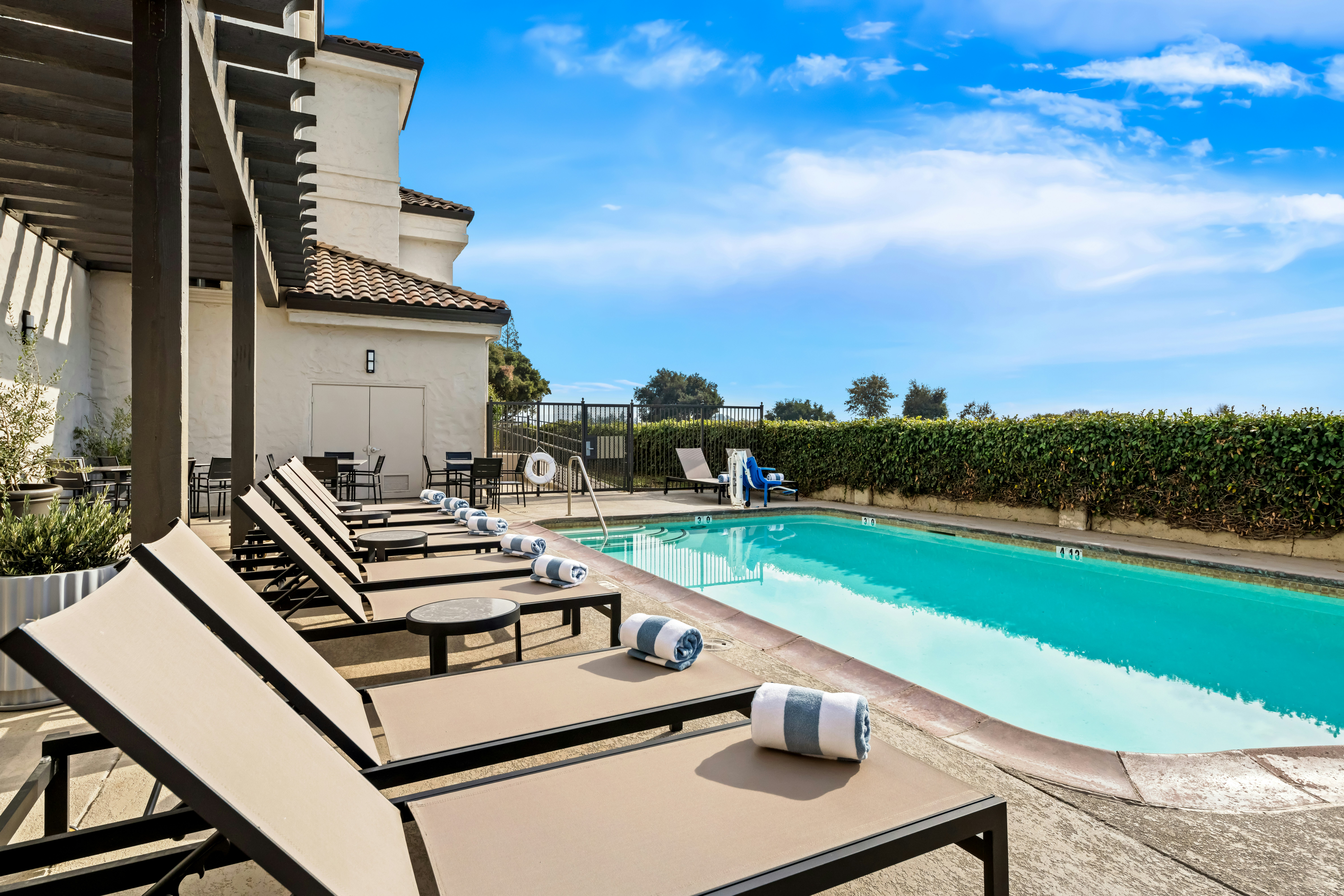 Hampton Inn Morgan Hill 37/39