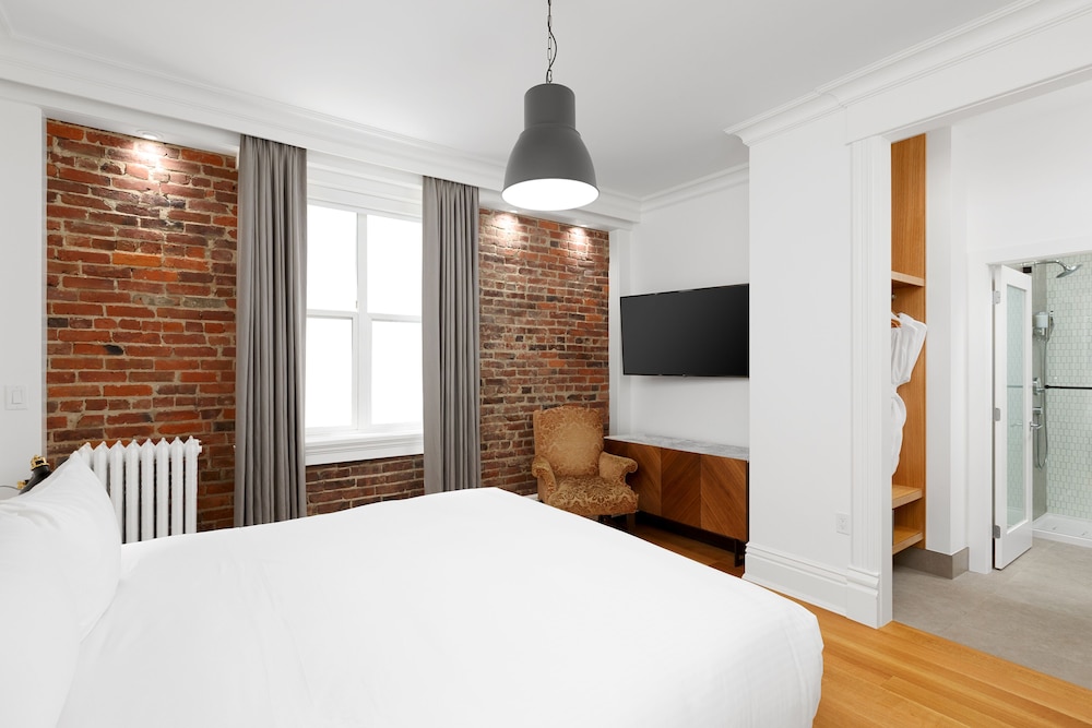 Victorian Hotel 32/74
