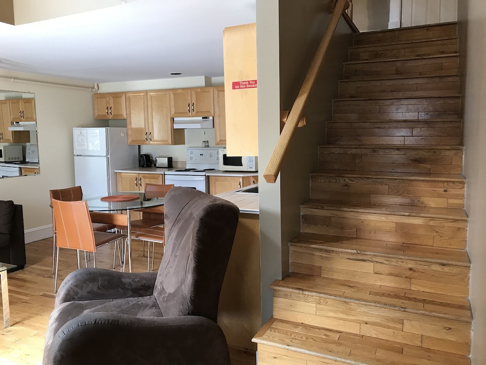 Leaside Manor By The Leaside Group 3/48