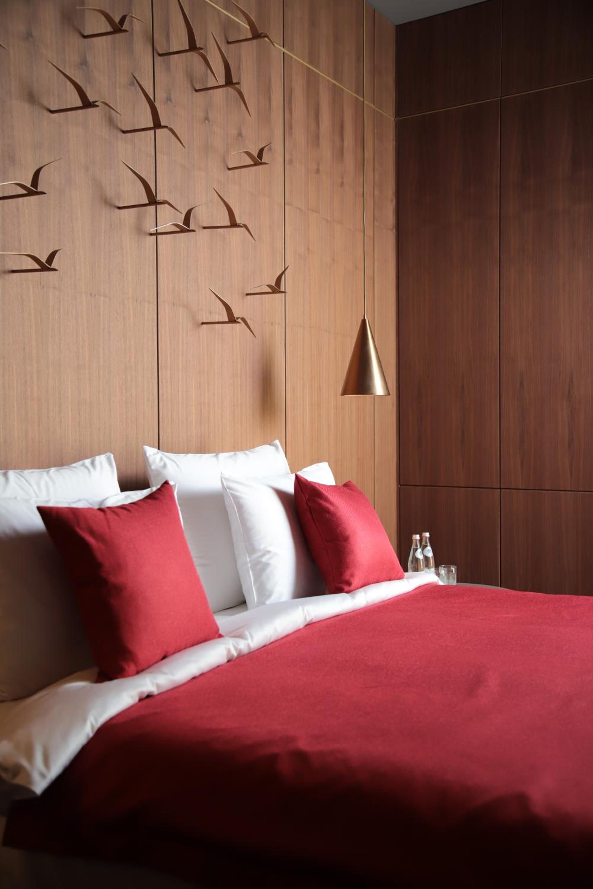 Suite, King Bed, River View, Sofa