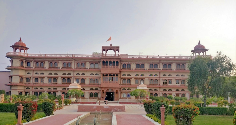 Umaid Lake Palace 2/50