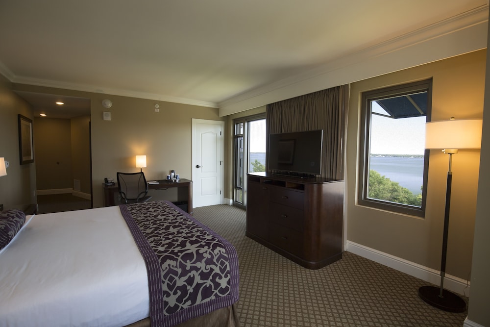 ROOM, KING BED, LAKE VIEW