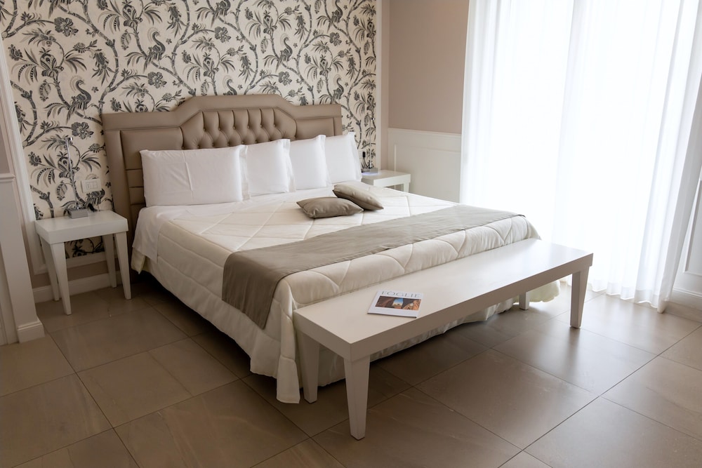 DELUXE, SUITE