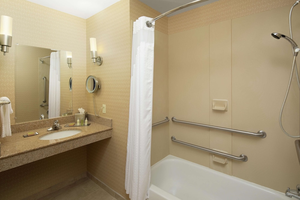 Doubletree By Hilton Richmond Airport 9/40