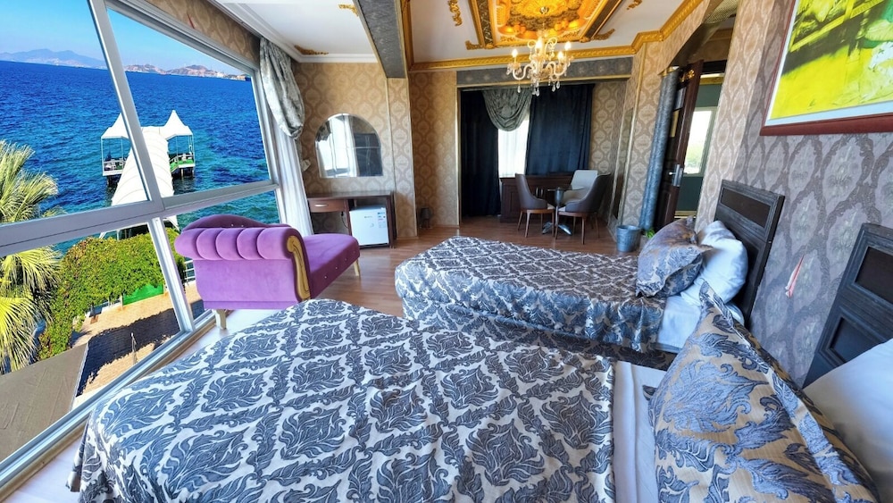 Club Rose Bay Hotel 6/10