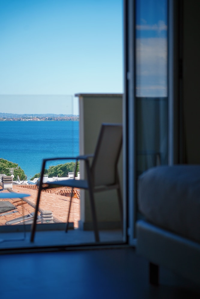 Hotel Palazzo Del Garda (ex Hotel Armony) 36/48