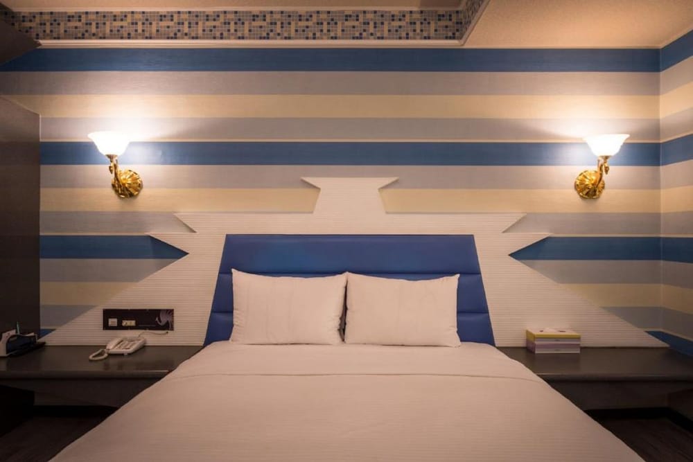 Golden Phoenix Hotel 25/43
