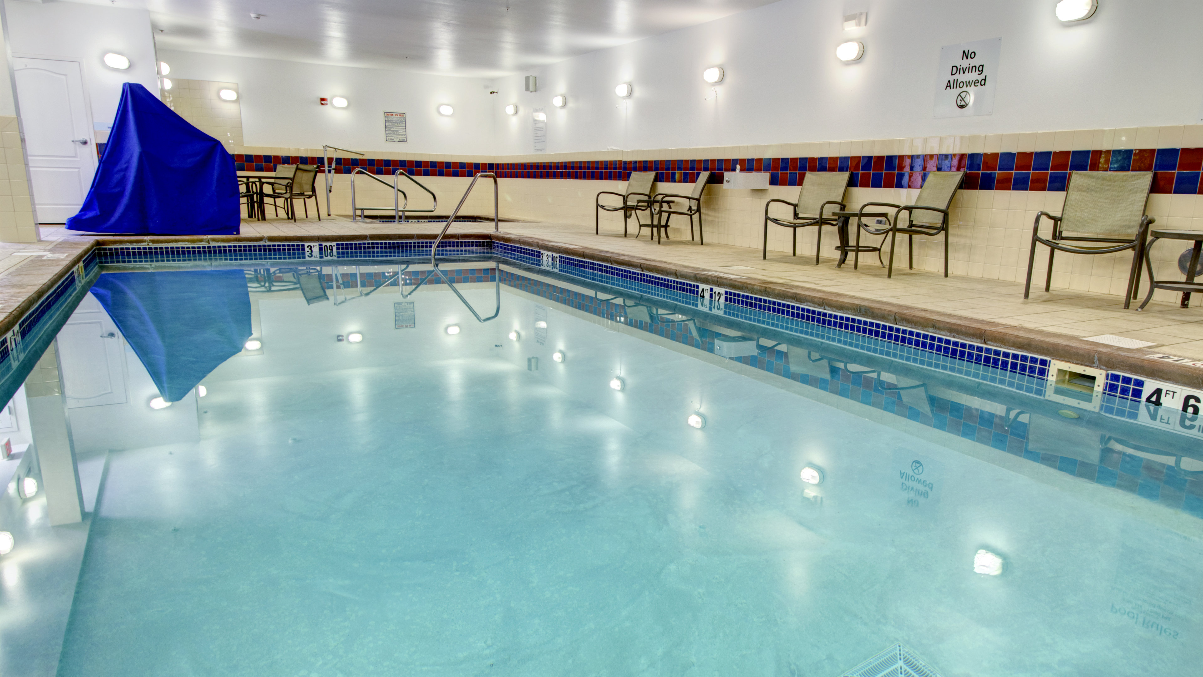 Holiday Inn Express Hotel Suites Sioux City Southern Hills 24/50