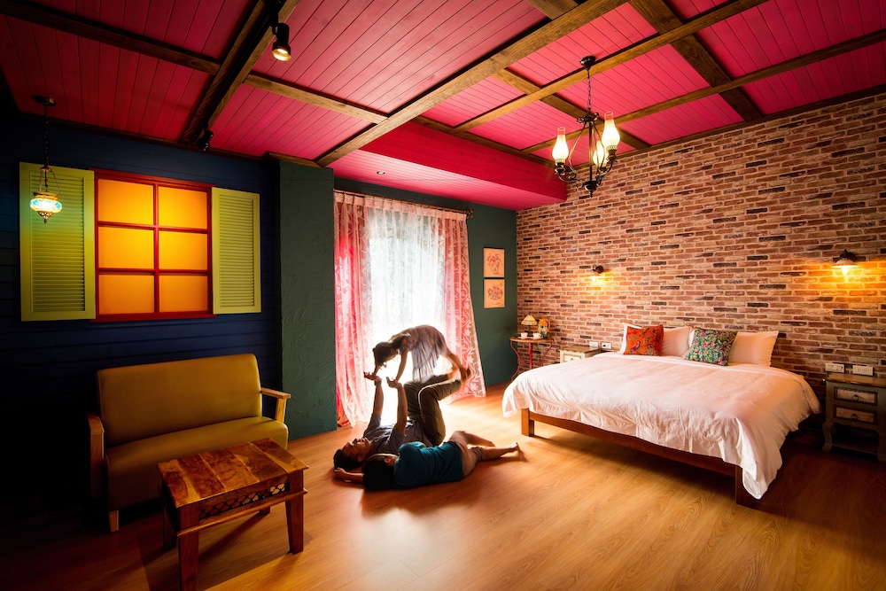 Fly Inn Yilan 10/60