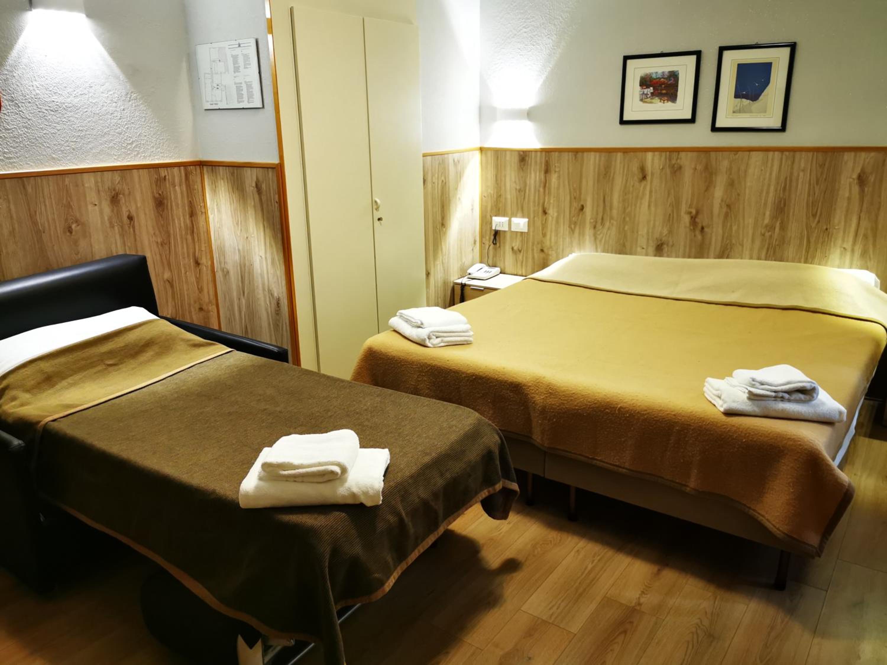 ROOM, TRIPLE