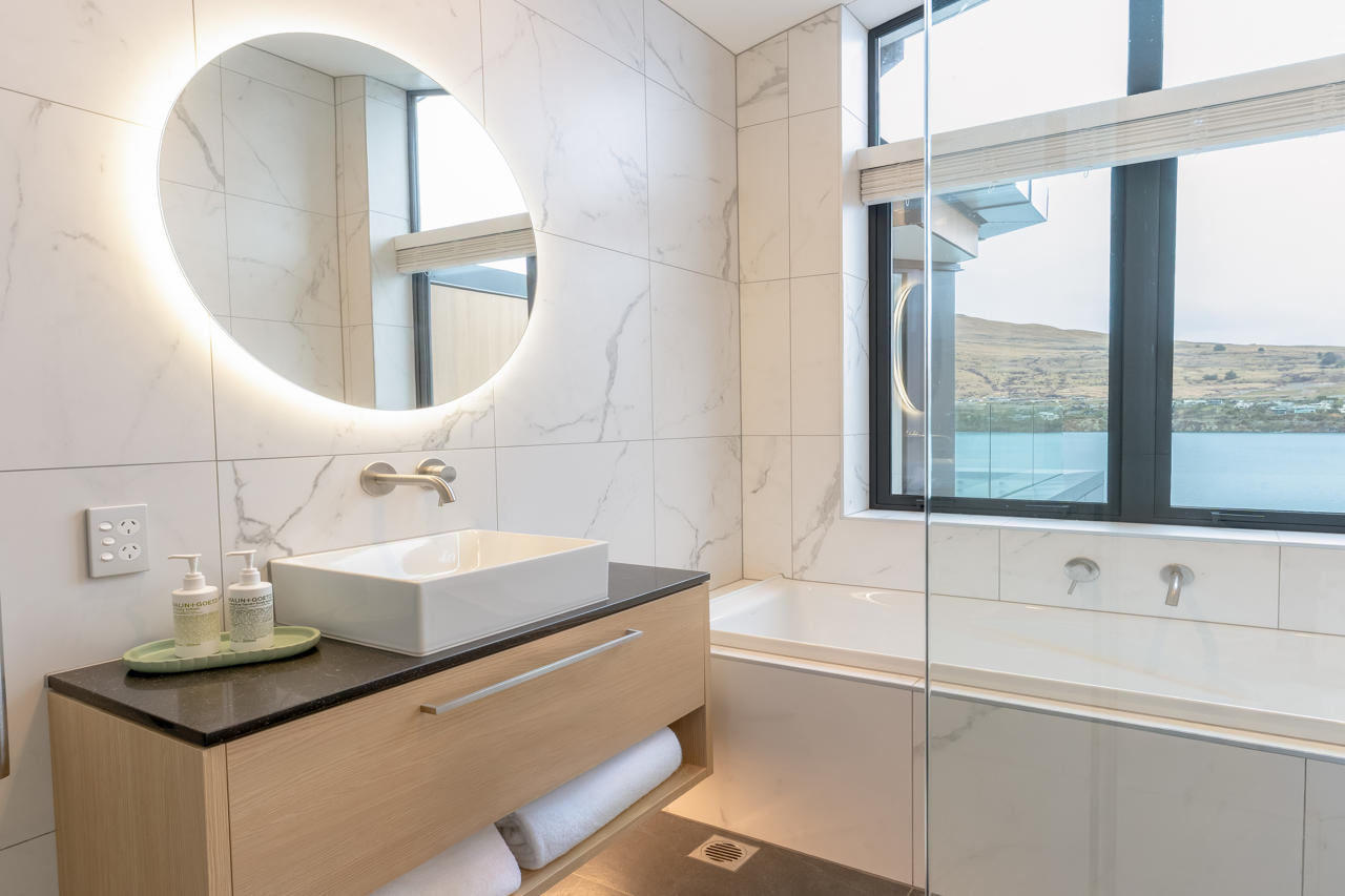 Avani Queenstown Hotel 54/56