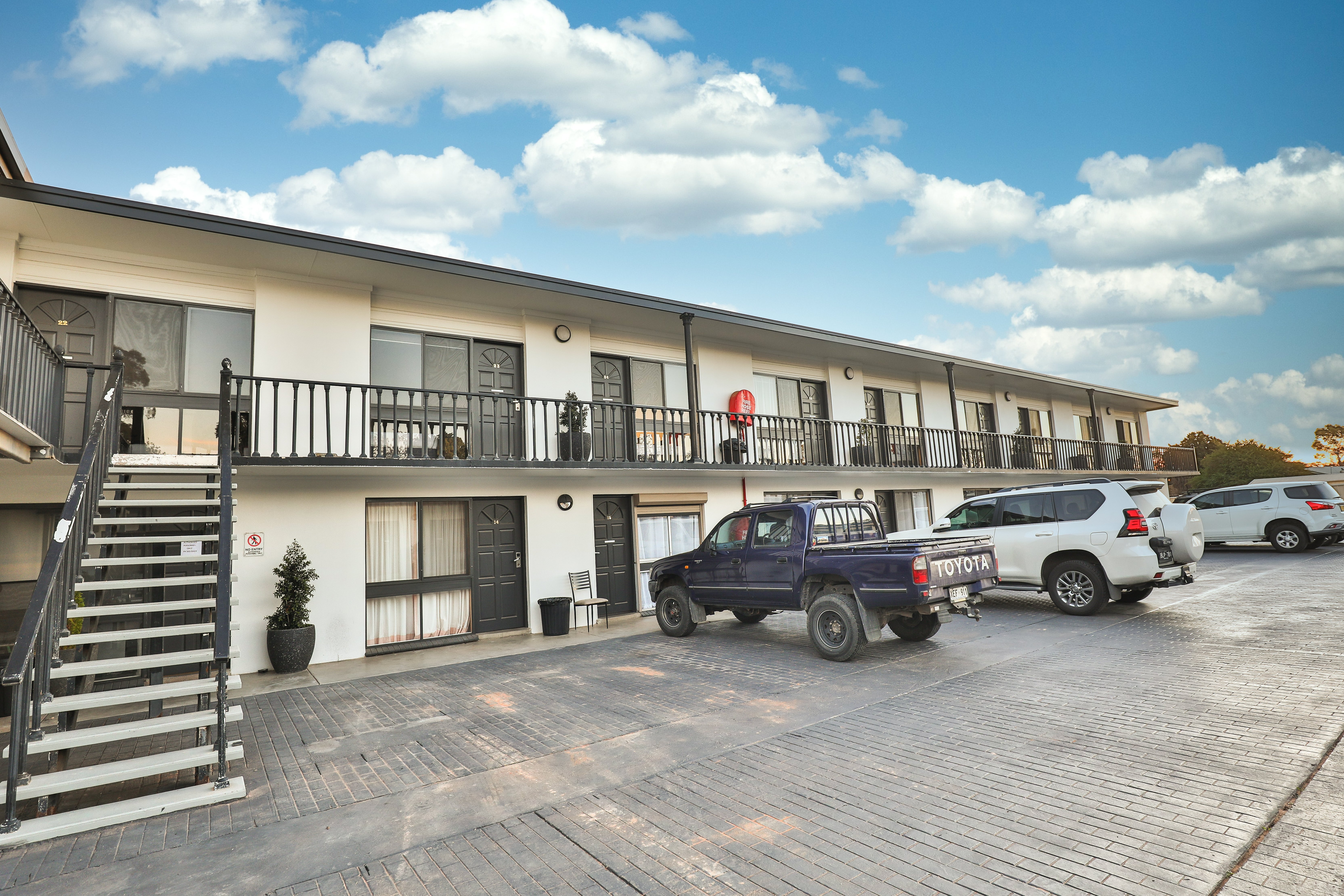 BOULEVARD MOTOR INN 24/27
