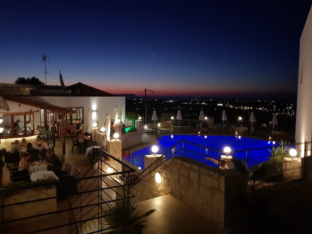 Amazones Village Suites 45/50