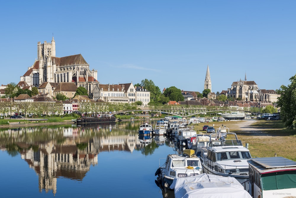 Cerise Auxerre 46/53