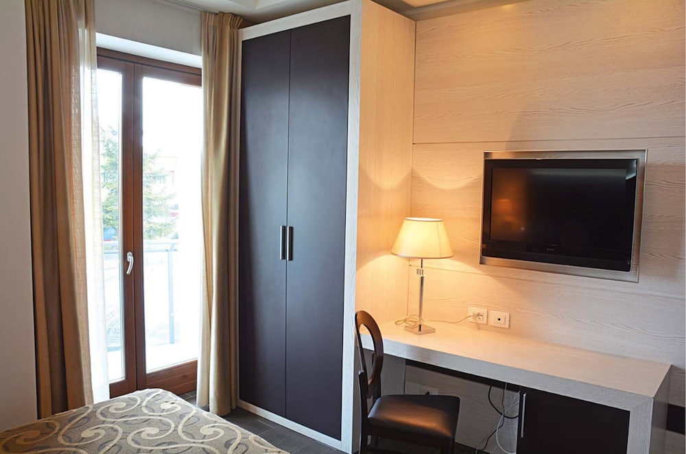 SHotel 44/49