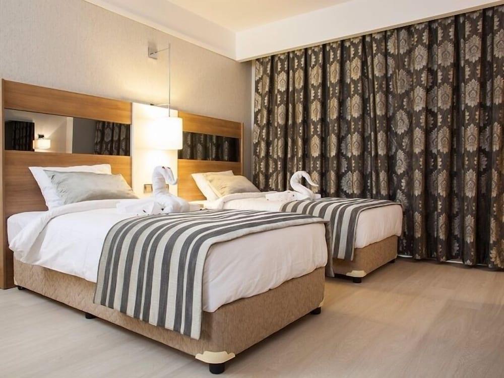 Cherry Garden City & Spa Hotel 9/23