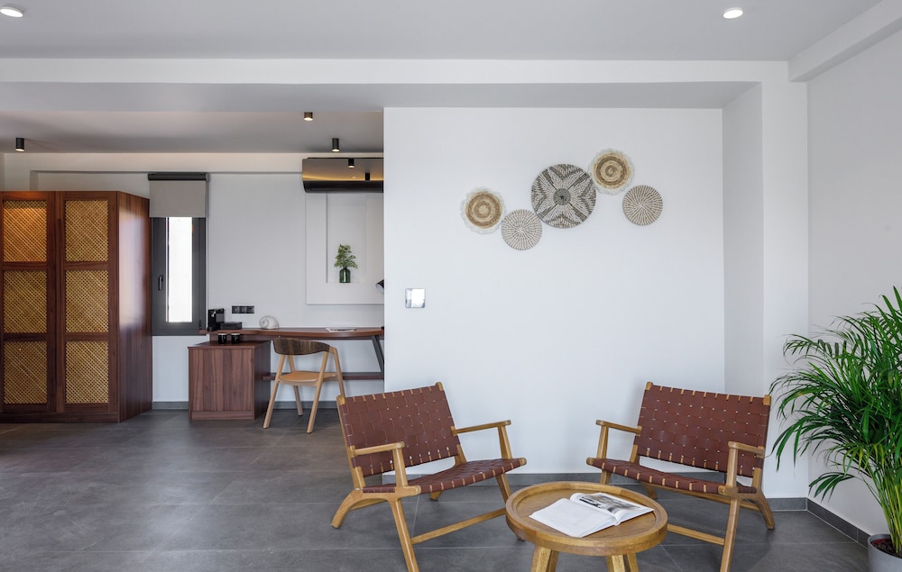 Amyntas Seafront Hotel 42/58