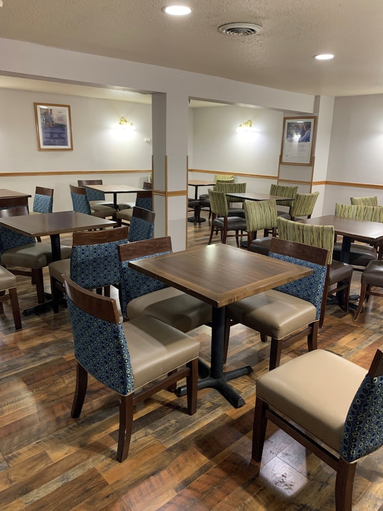 Days Inn by Wyndham Custer 29/36