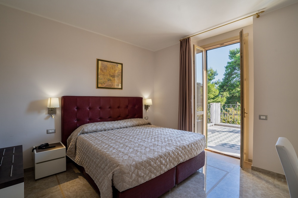 SUPERIOR, DOUBLE OR TWIN BED, TERRACE
