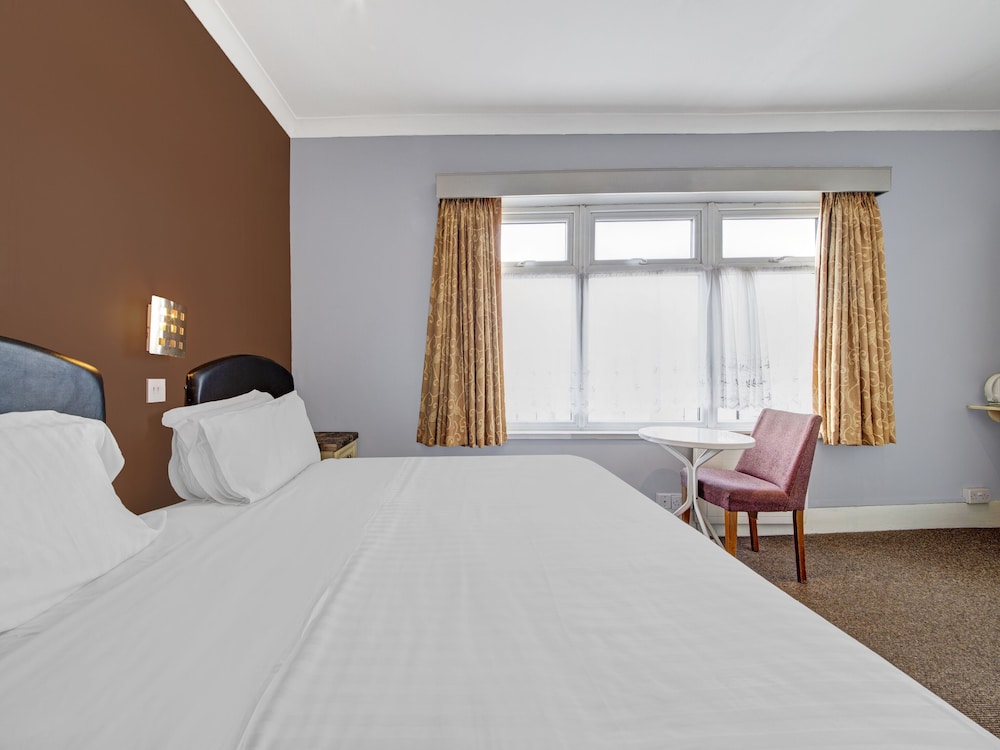 OYO Bostons Manor Hotel, Hanwell London 32/64