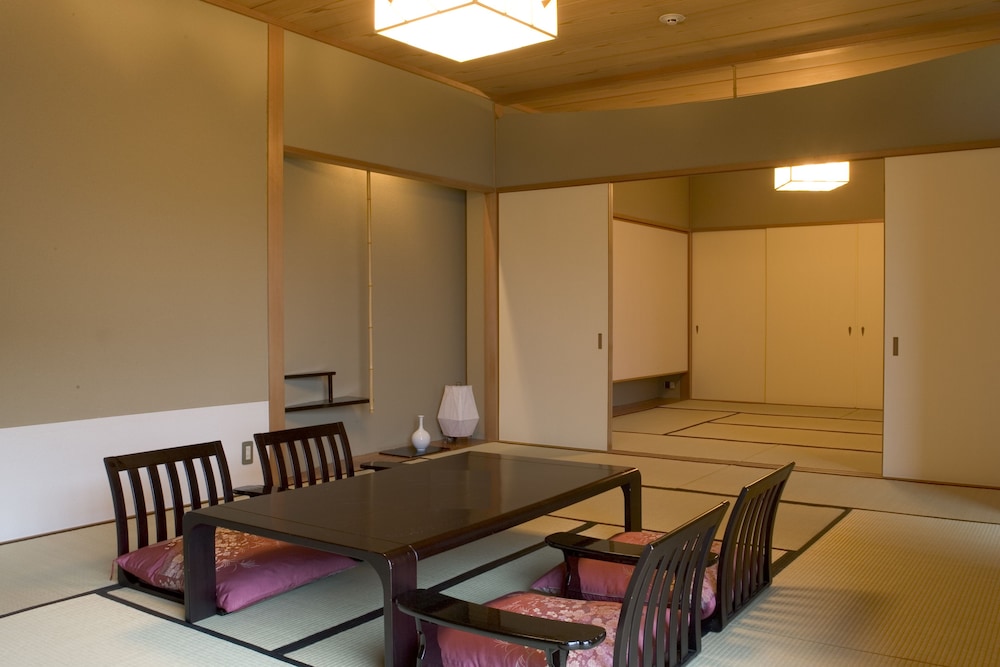 Hakone Hotel 63/72
