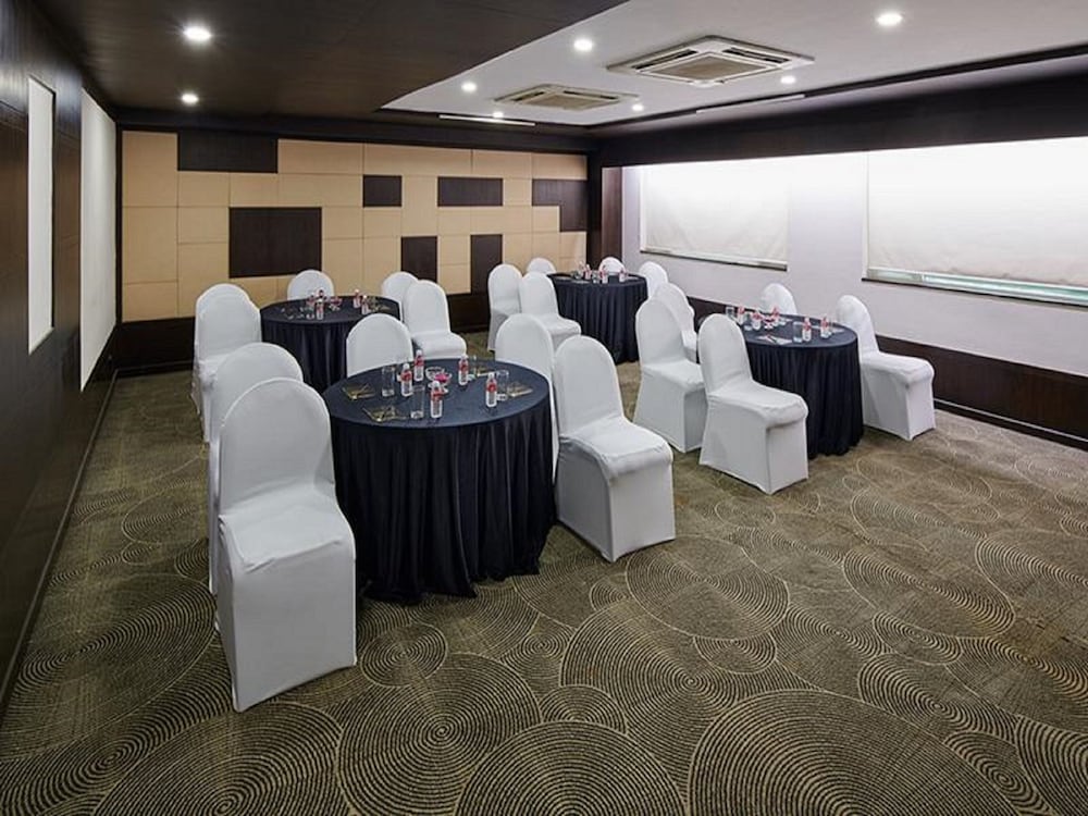 Goldfinch Hotel Delhi NCR 52/63