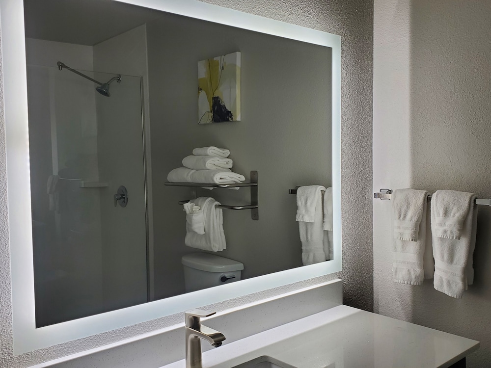 Best Western Plus Renton Inn 24/37