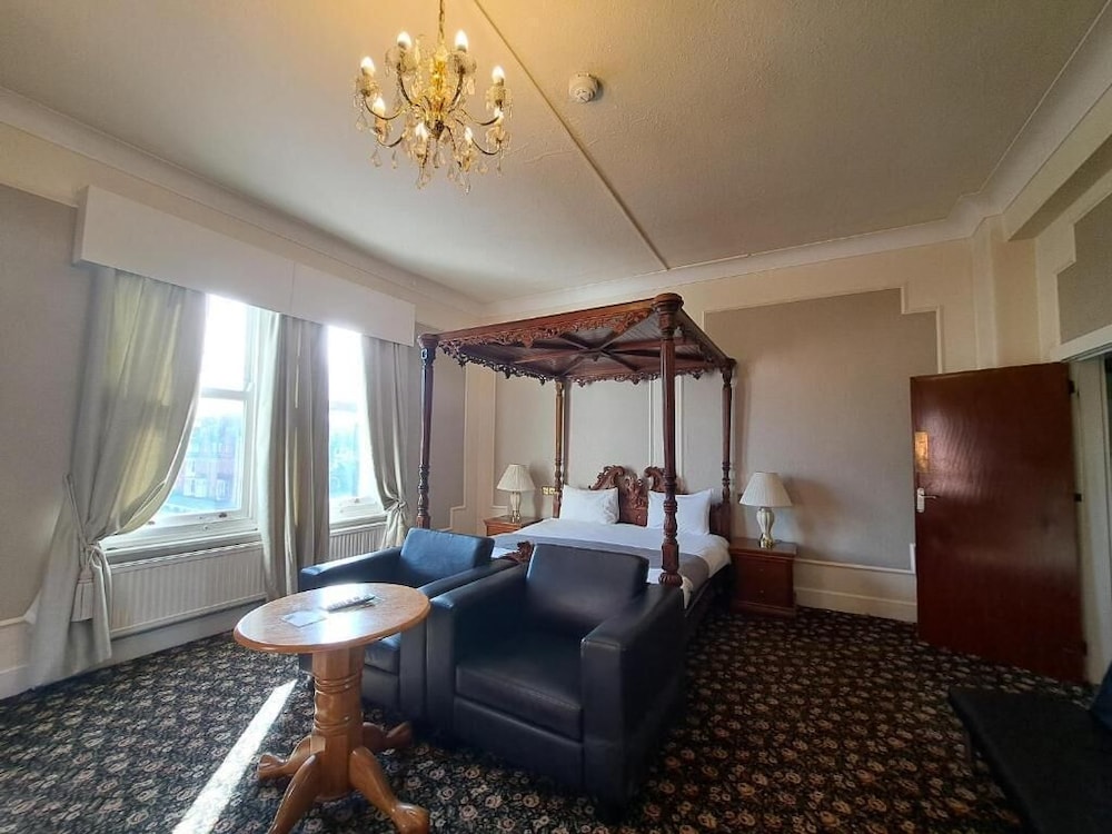 Scarisbrick Hotel Southport 36/63