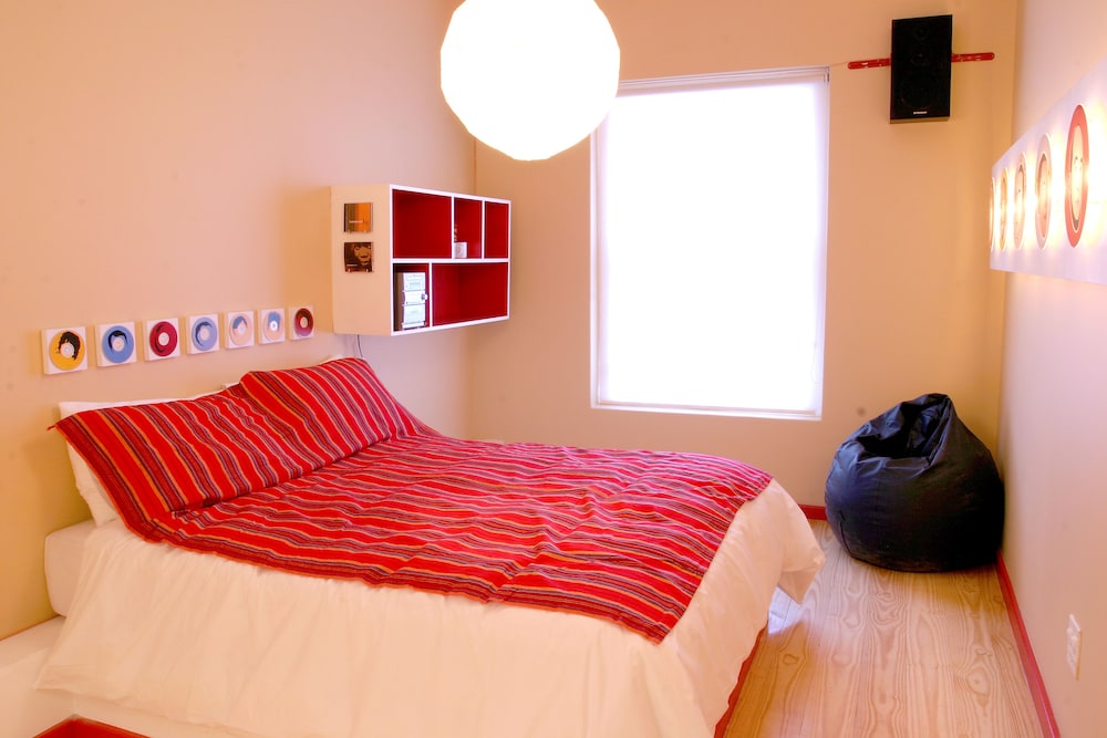 Daddy Long Legs Art Hotel 10/59