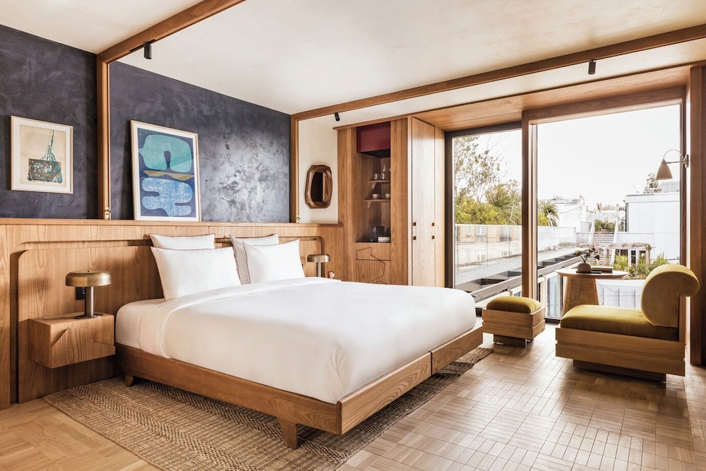 EXECUTIVE, DOUBLE BED