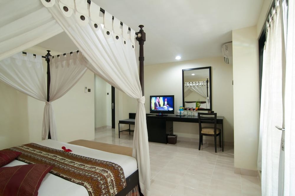 Legong Keraton Beach Hotel 32/70
